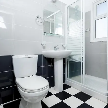 Caspian Flat 305 * Larnaca